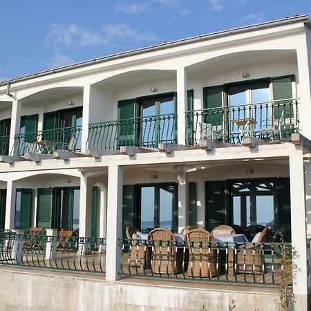 Villa Berg 마슬리니카 외부 사진